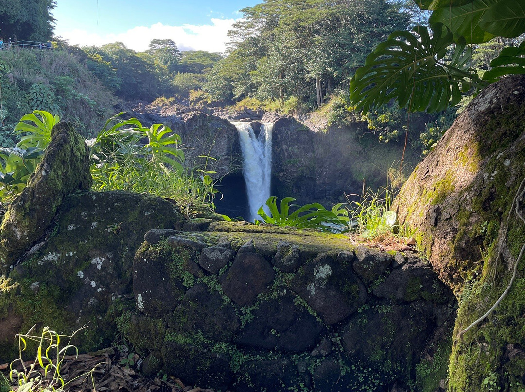 彩虹瀑布-希洛必去景点