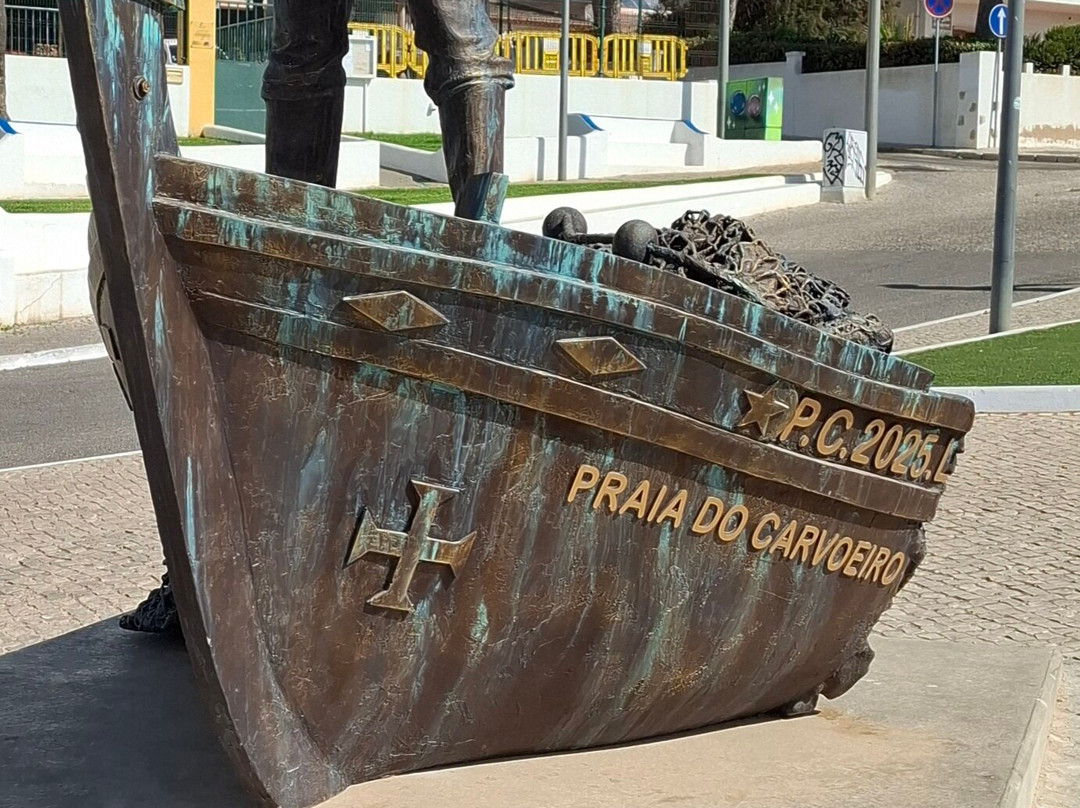 Homenagen ao Pescador Carvoeiro-卡沃埃罗必去景点