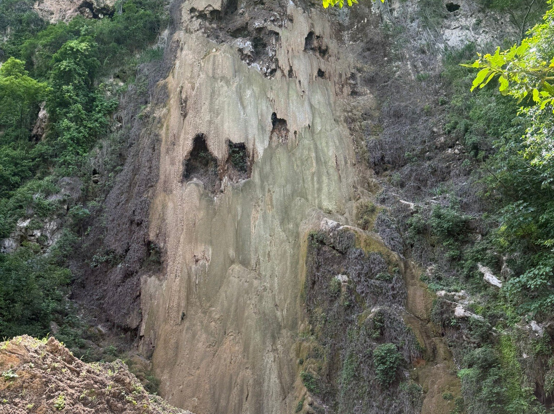 Cachoeira do Buraco do Macaco-Bodoquena必去景点