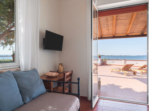 拉古纳芬尼斯旅馆主图