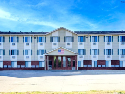 Capital O Amerihost Inn and Suites Kingdom City Hwy 54 MO