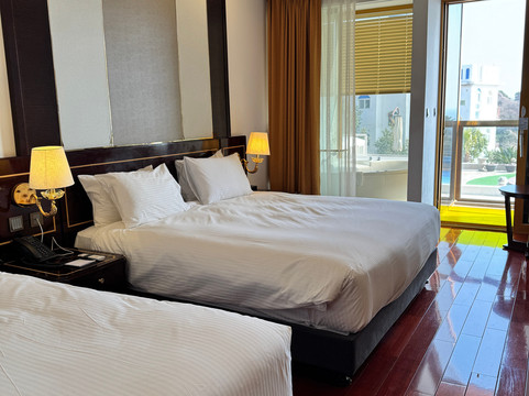 金一套房酒店主图