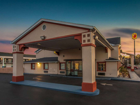 佛罗伦萨温德姆速8酒店主图