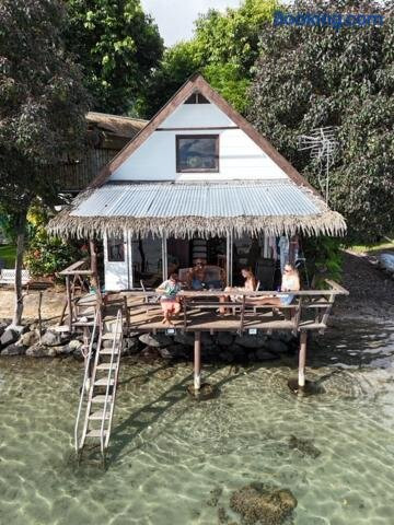 Vairao bungalow sur pilotis bord de lagon