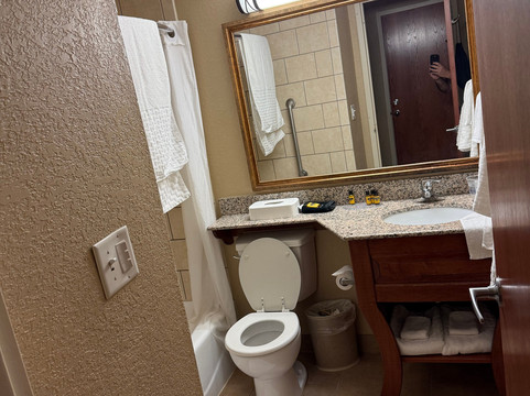 米德内布拉斯贝斯特韦斯特优质套房酒店主图