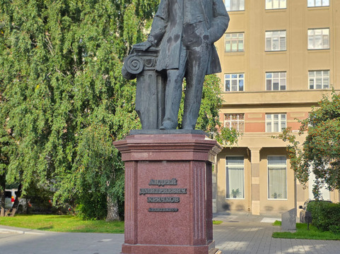 Monument to Architect Kryachkov-新西伯利亚必去景点