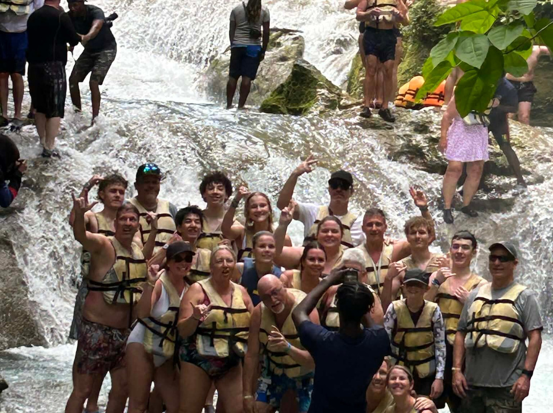 Island Vibes Adventure Tours-蒙特戈贝必去景点