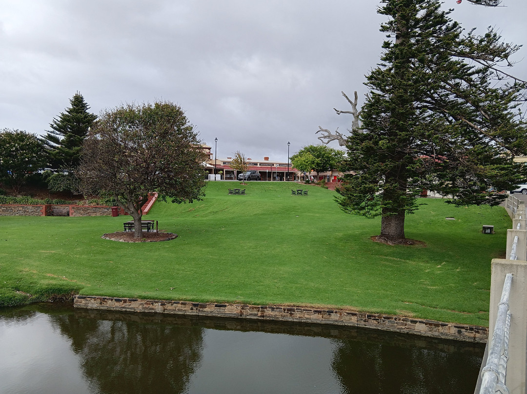 斯特拉斯汽车旅馆主图