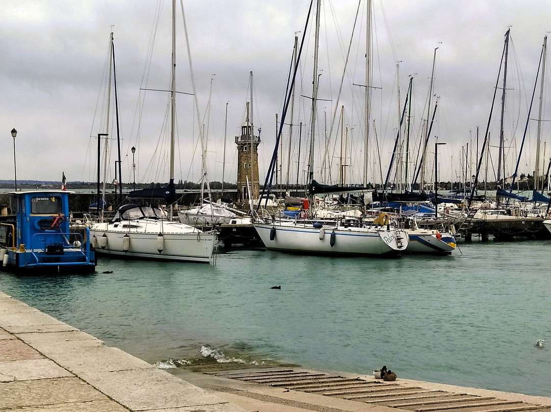 Porto Nuovo E Faro-代森扎诺-德尔加达必去景点
