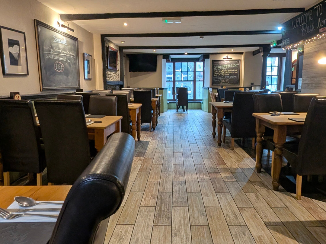 黑狮皇家酒店主图