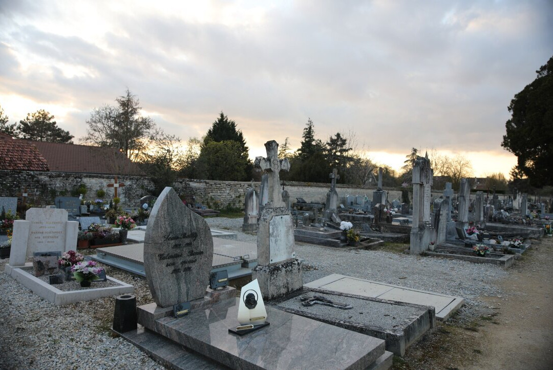 Cimetière communal de Demigny-Demigny必去景点
