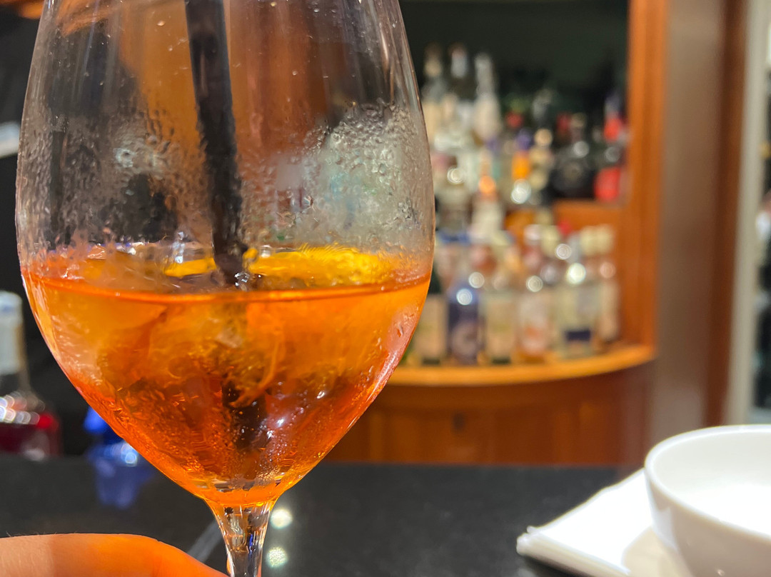 杜卡德斯特大酒店主图