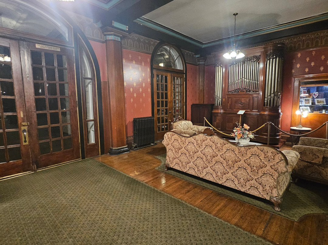 1886年新月水疗酒店主图