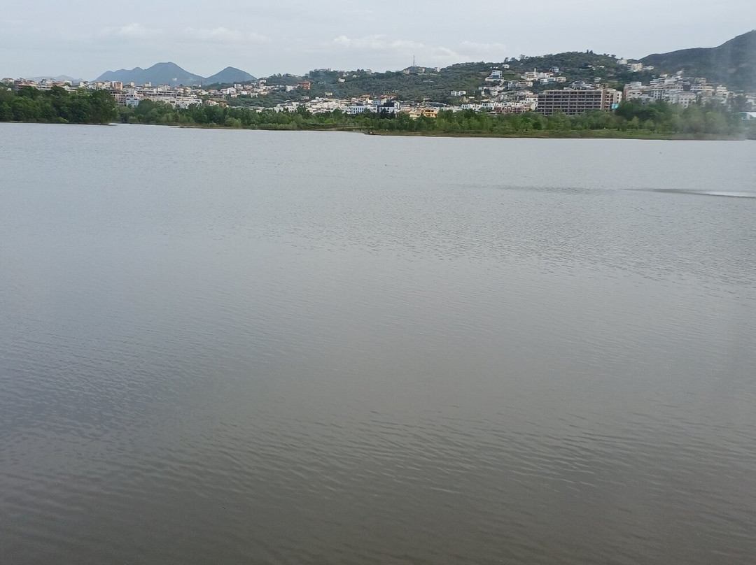 Liqeni Artificial i Tiranes-地拉那必去景点