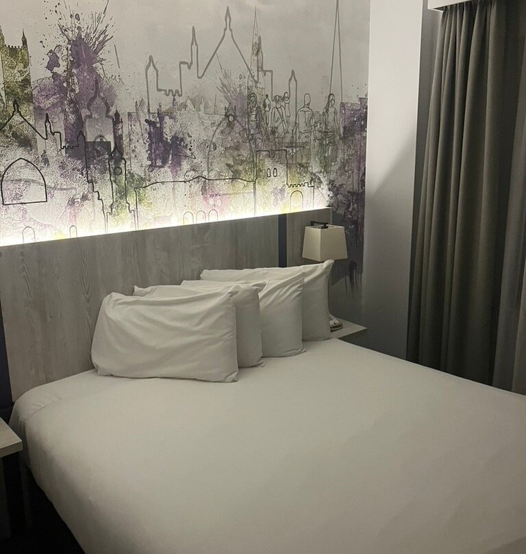埃克塞特莱昂纳多酒店主图