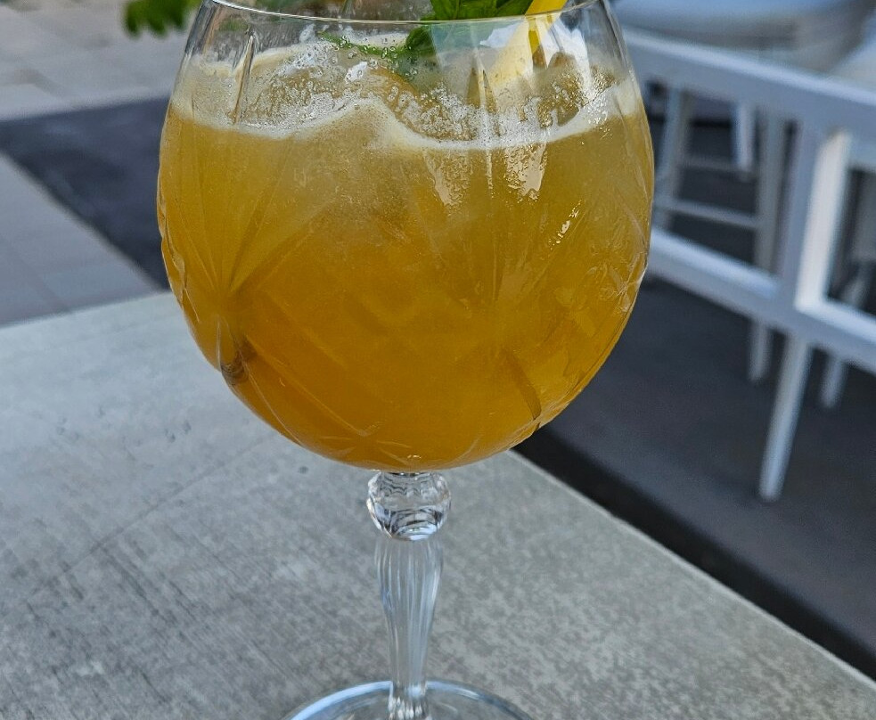 帕西法伊金色乡村酒店主图