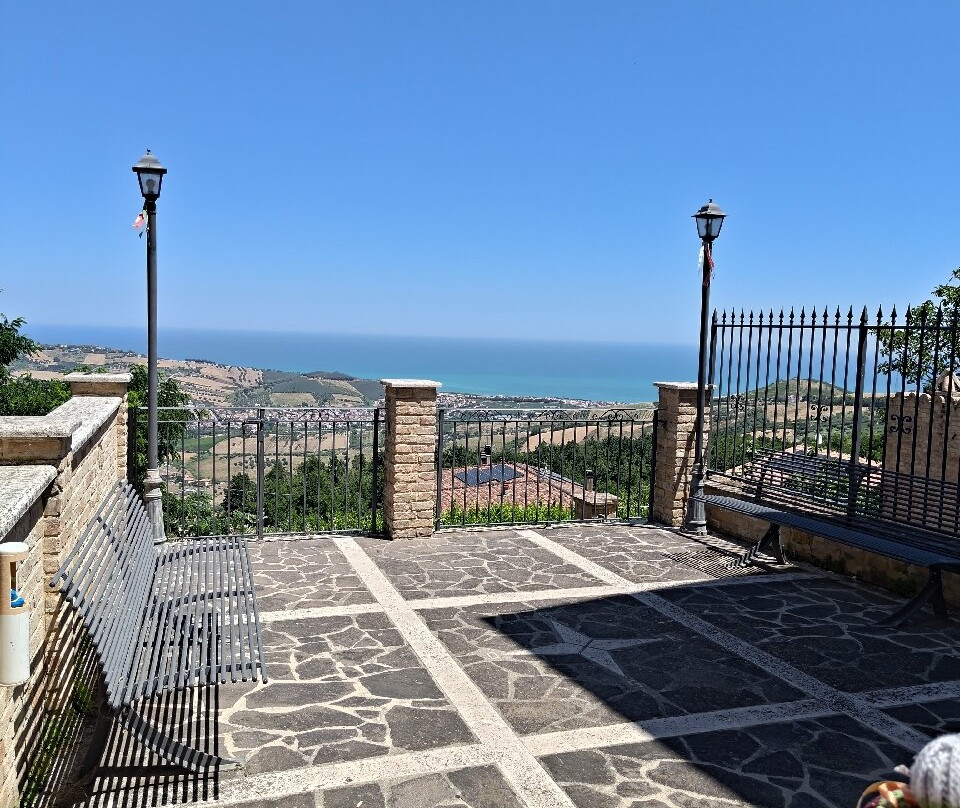 Borgo Antico di Mutignano-Pineto必去景点