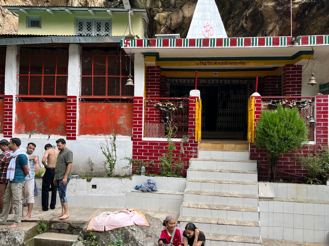 Rudradhari Falls & Caves-Kausani必去景点