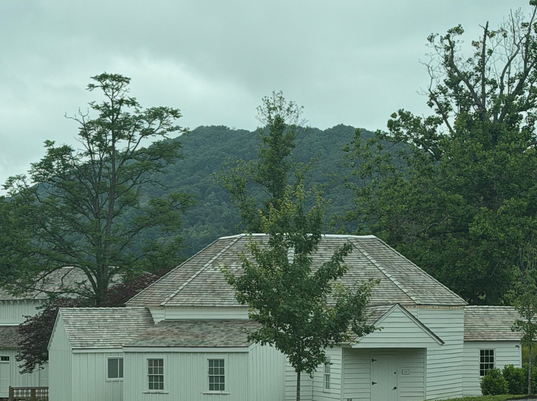 Warm Springs Pools-温泉村必去景点