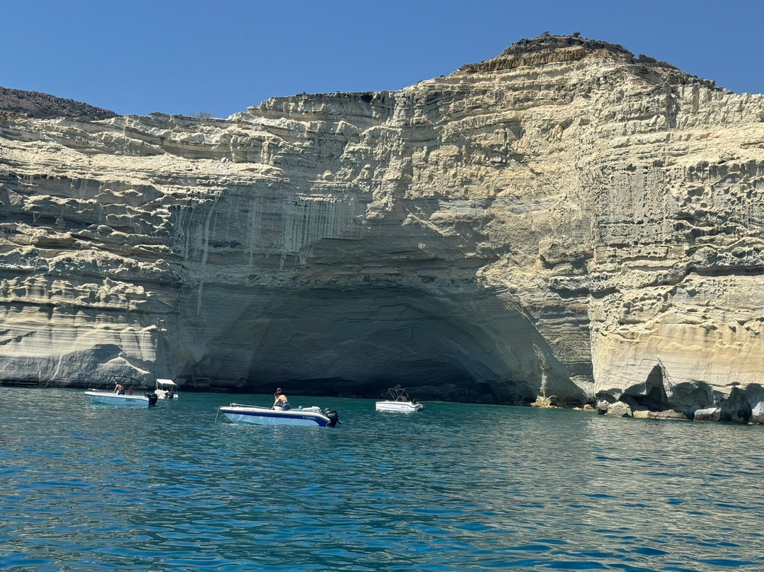 Odysseus A. Yacht Cruises-Adamas必去景点