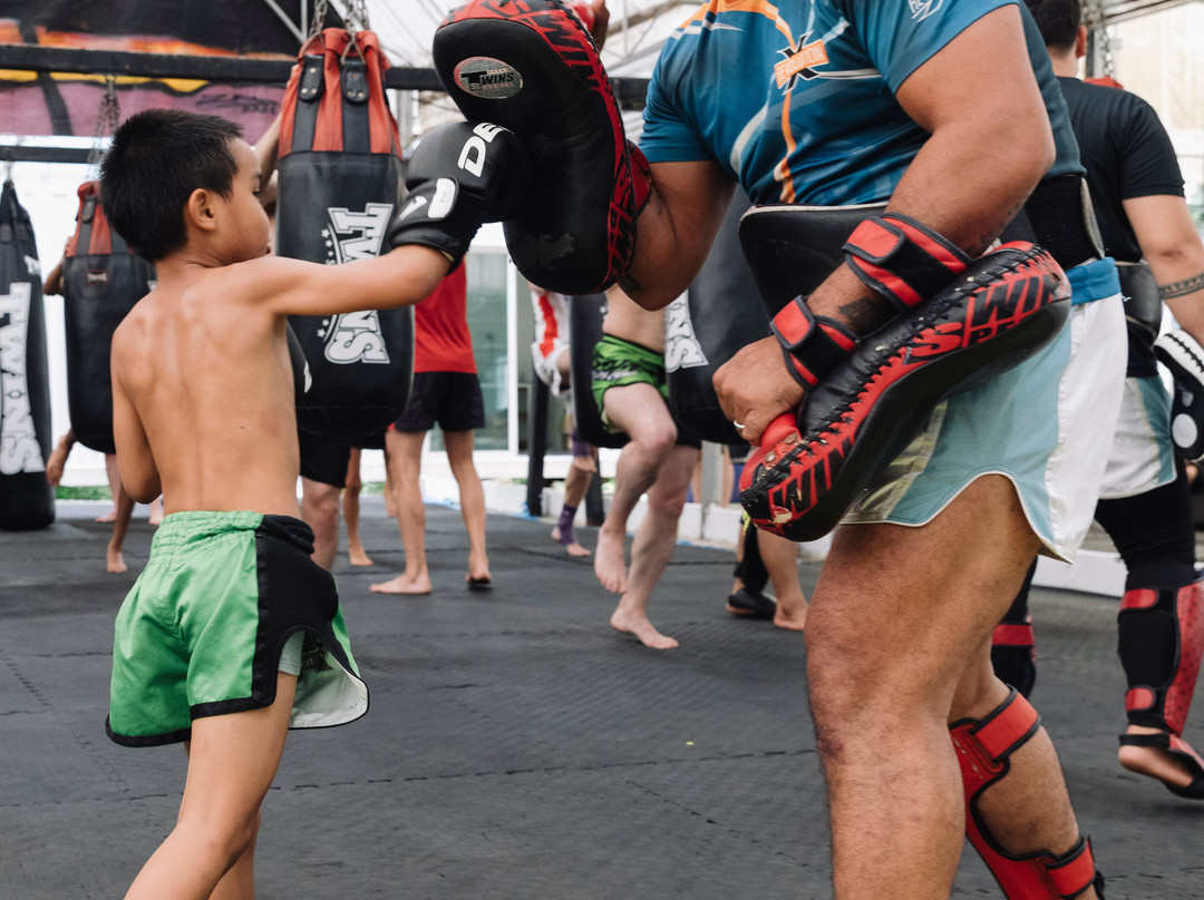 REVOLUTION GYM PHUKET-呈塔累必去景点