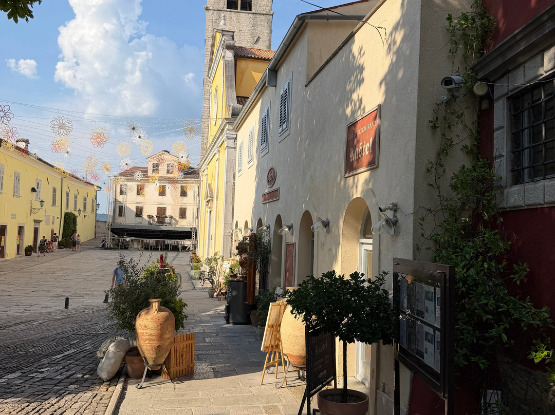 Hilltop Walled Ancient City of Motovun-Motovun必去景点