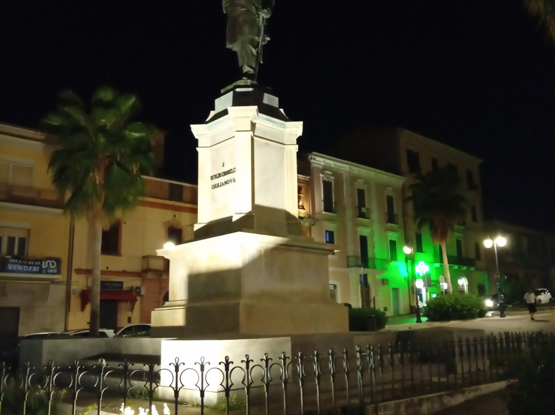 Monumento a Vittorio Emanuele II-朱利亚诺瓦必去景点