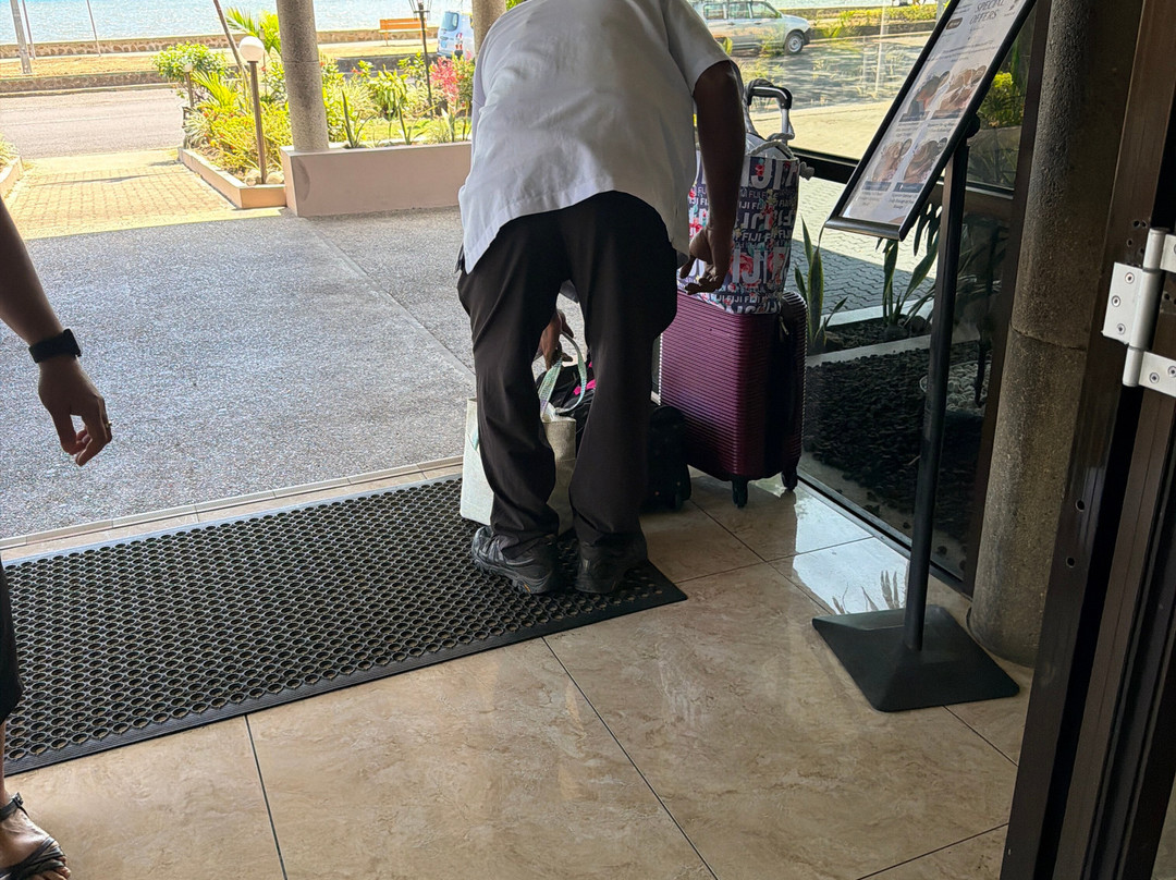 塔努阿海滨酒店主图