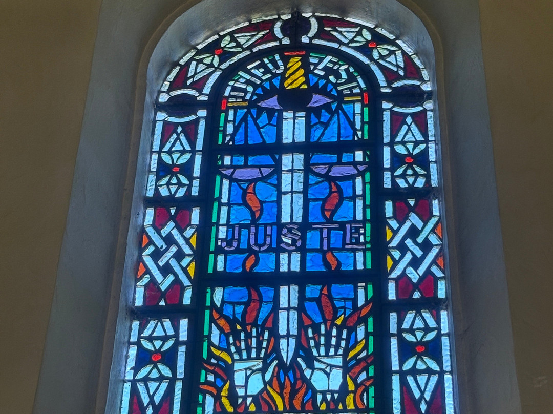 Église Saint-Pierre-Roquefort Sur Soulzon必去景点