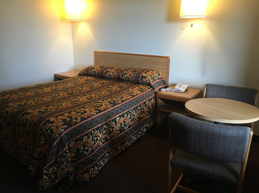 EZ 8 Motel South Bay