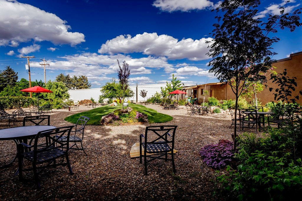 岩蜥住宿汽车旅馆