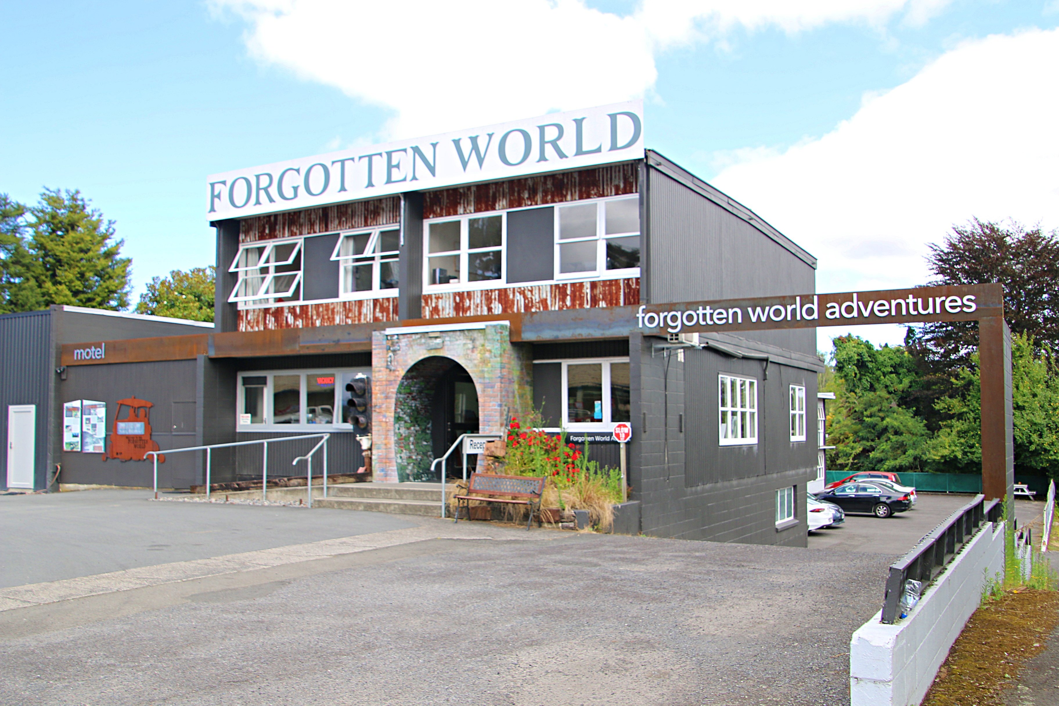 Forgotten World Motel-官方
