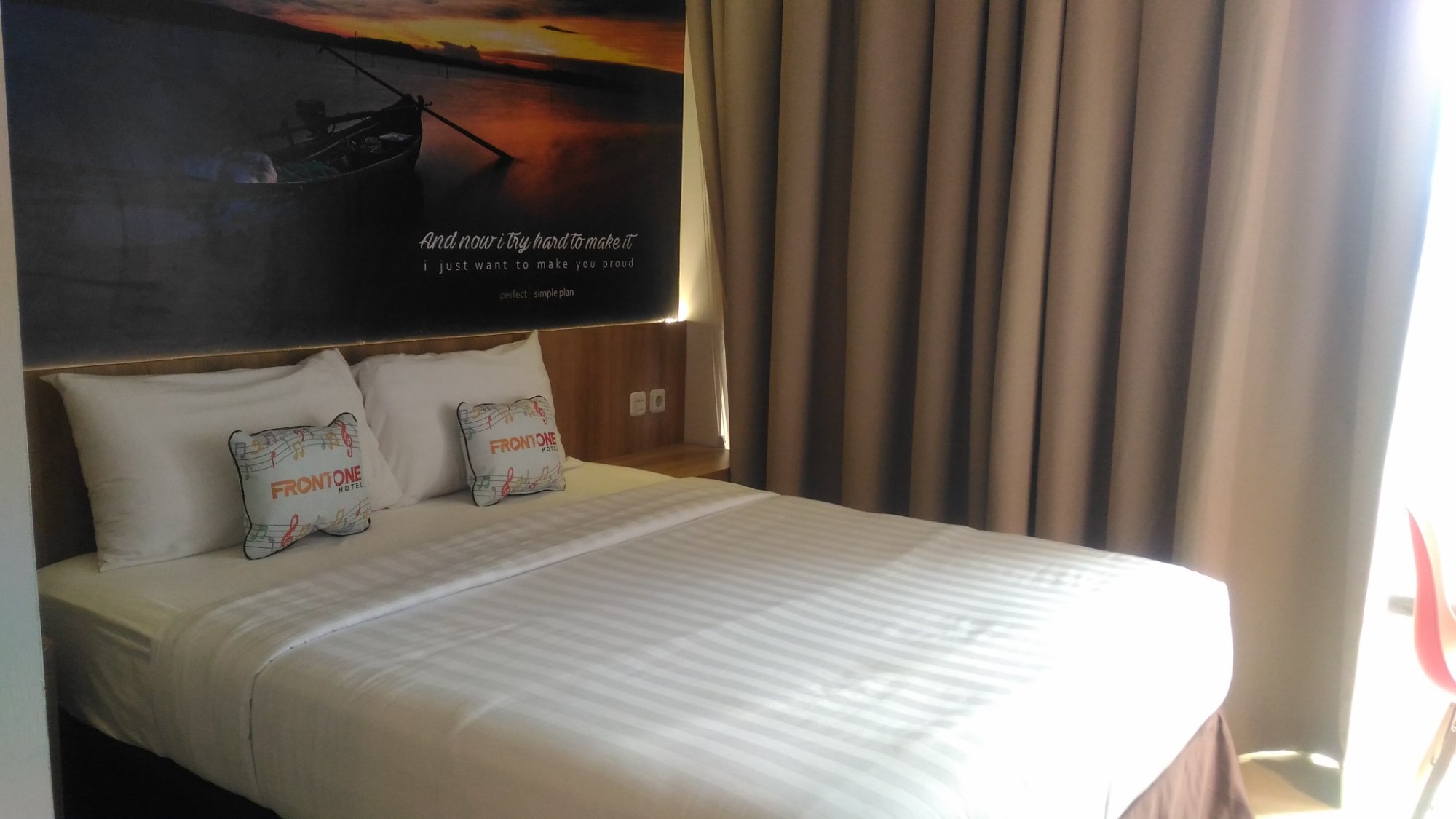 Front One Hotel Airport Solo-官方
