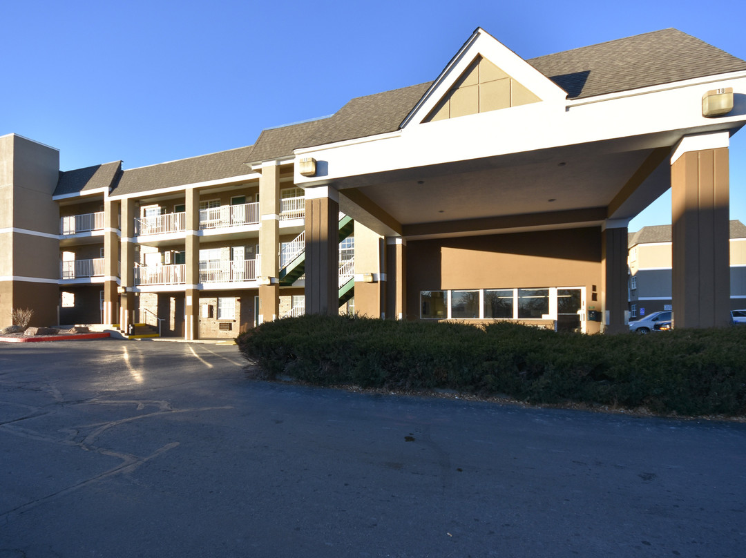 HomeTowne Studios Denver - Lakewood West