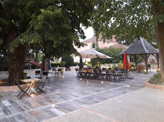 Chateau Lacaze Hotel Restaurant主图