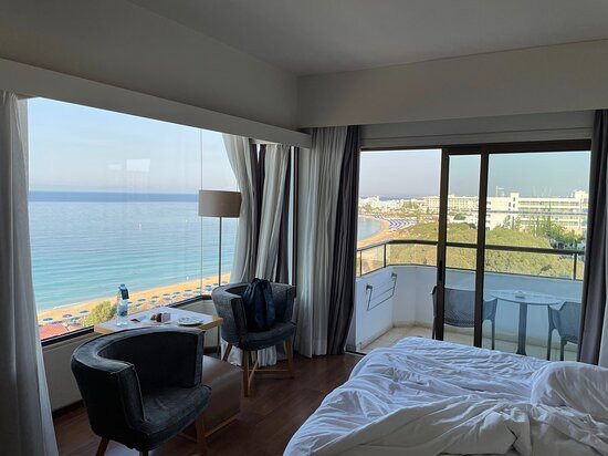 阿里恩滩酒店主图