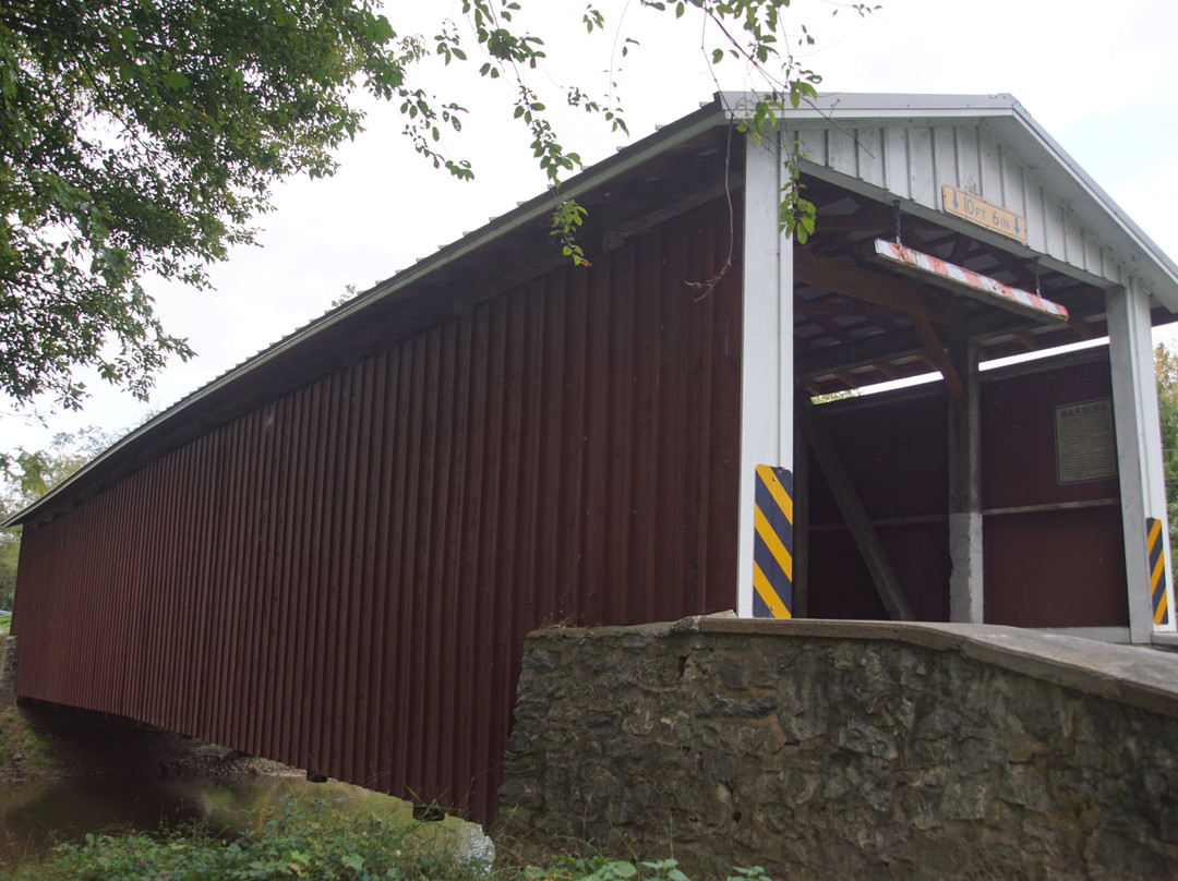 Kaufman's Distillery Covered Bridge景点图片