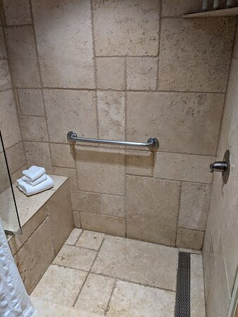 The Lodge at Five Oaks主图