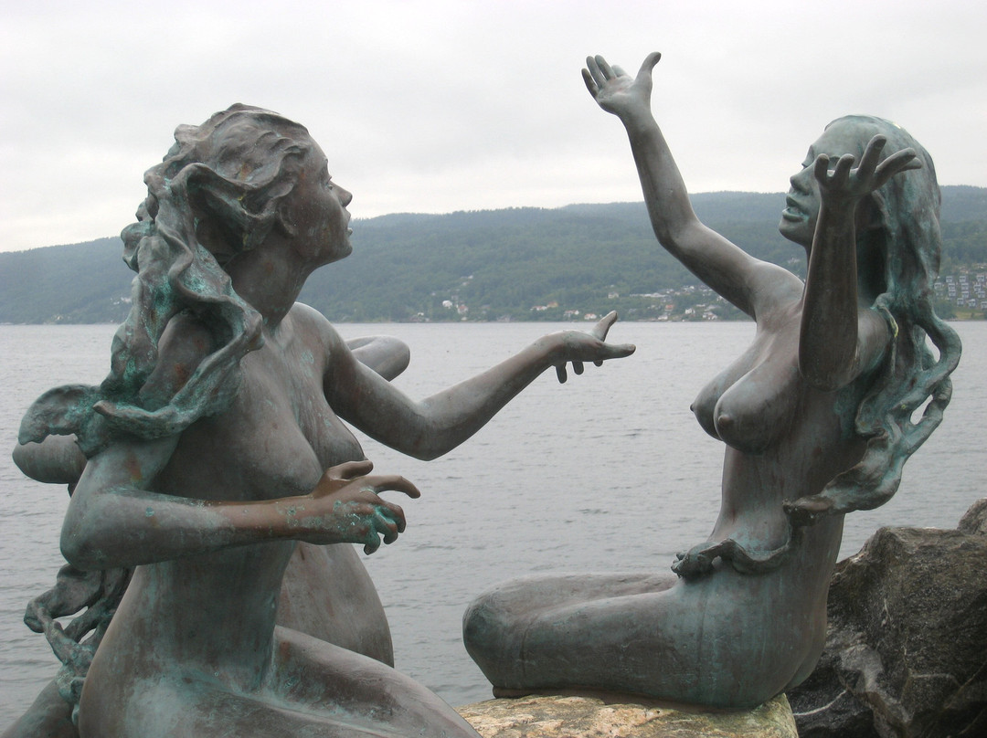 The Three Mermaids Statue景点图片