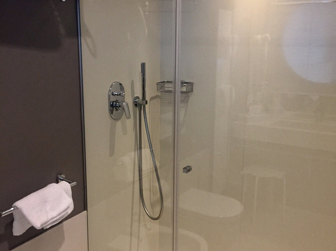 水晶酒店主图