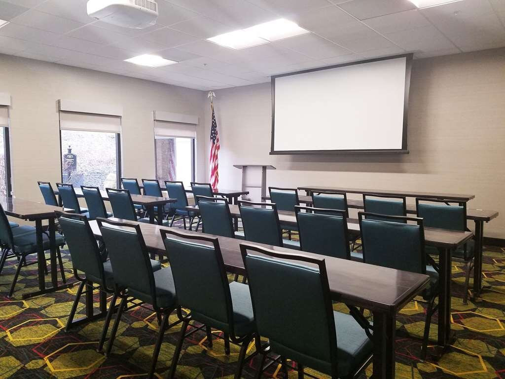 Hampton Inn Greensburg主图