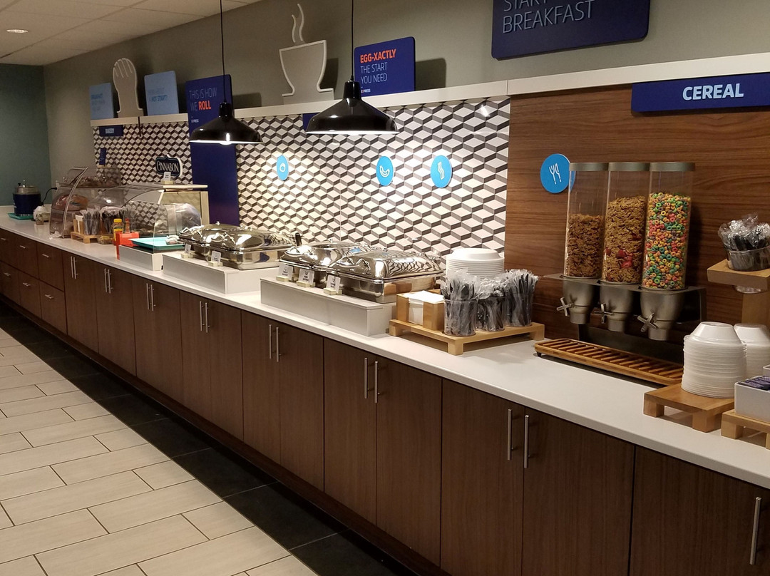 金斯波特梅多维尤I-26快捷假日&套房酒店主图