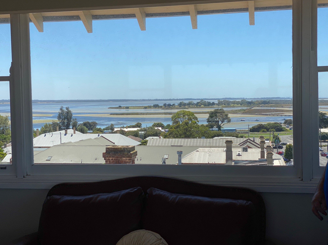 乌厄大酒店主图