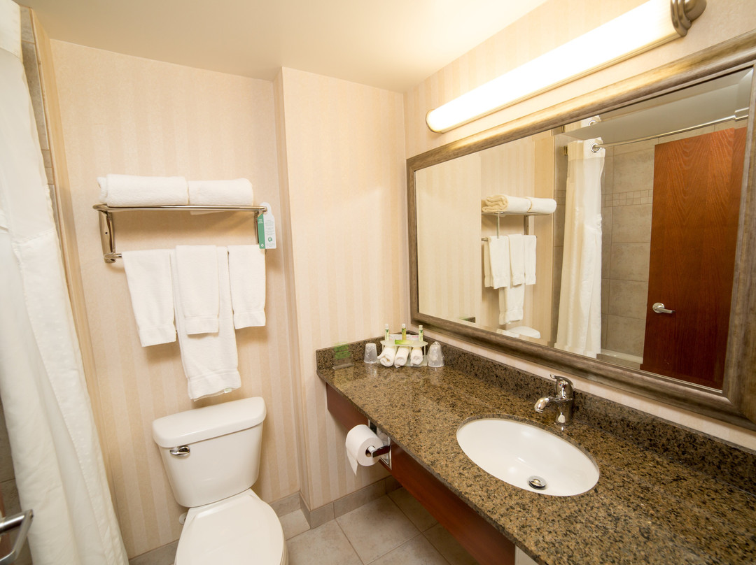 Holiday Inn Express & Suites Drayton Valley By IHG主图