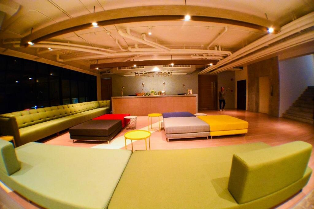 Comet Hotel Surat Thani主图