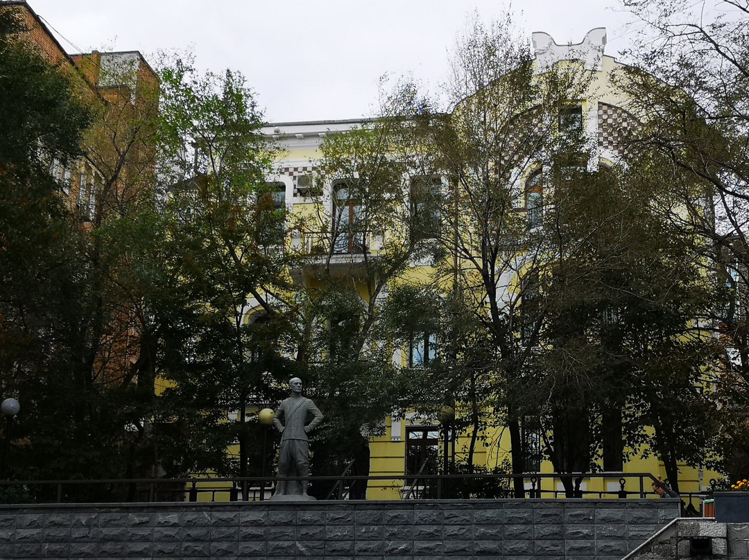 Yul Brynner Monument-海参崴必去景点