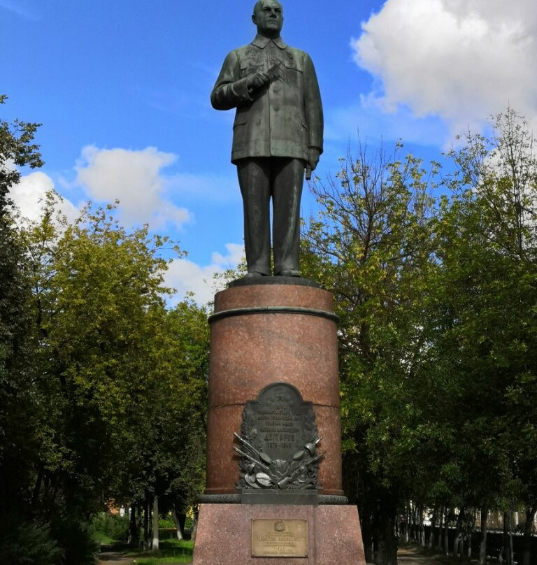 Monument  to V. A. Degtyarev-Kovrov必去景点