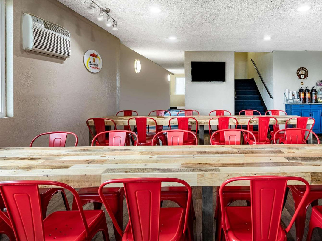 Super 8 by Wyndham Duluth主图