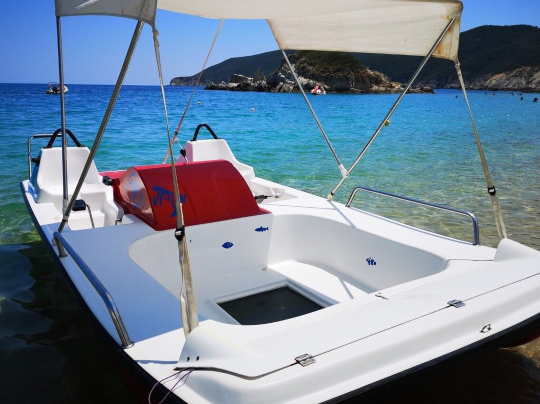 Aqua Play Boats Rental景点图片