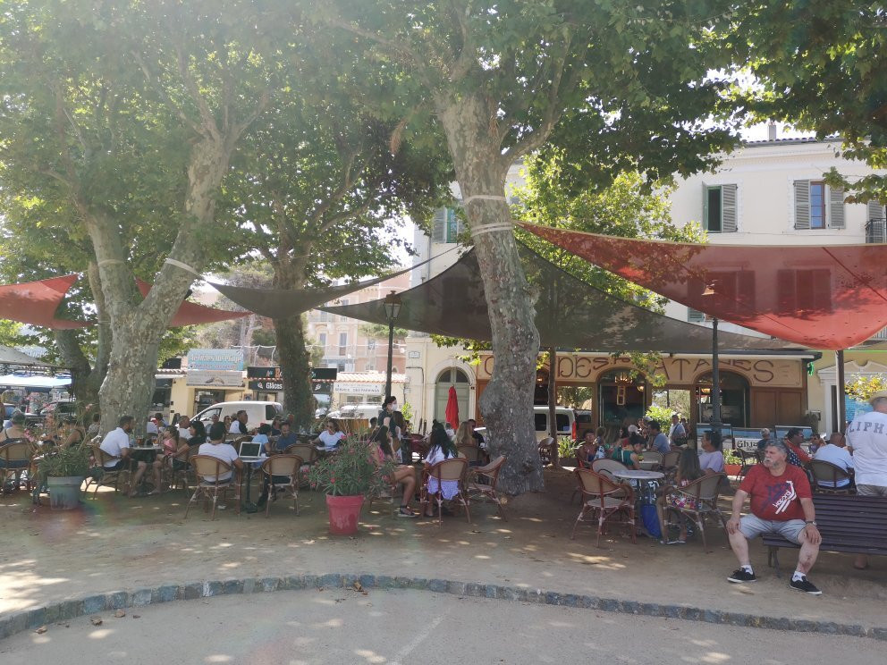 Café des Platanes-Ile Rousse必去景点
